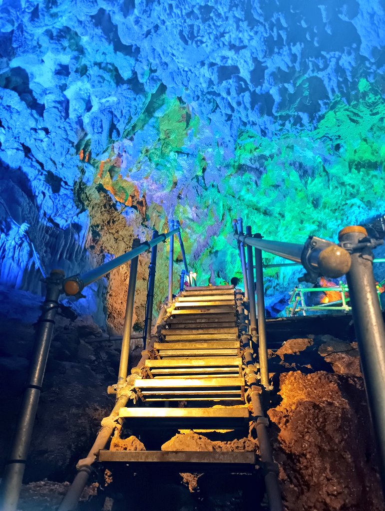 thisroom3280's tweet image. CAVE OKINAWAに行ってきた⛰️
玉泉洞と違った魅力がありました😊
朝一番で行ったのでゆっくり回れた🙌
#沖縄
#鍾乳洞
#CAVE OKINAWA