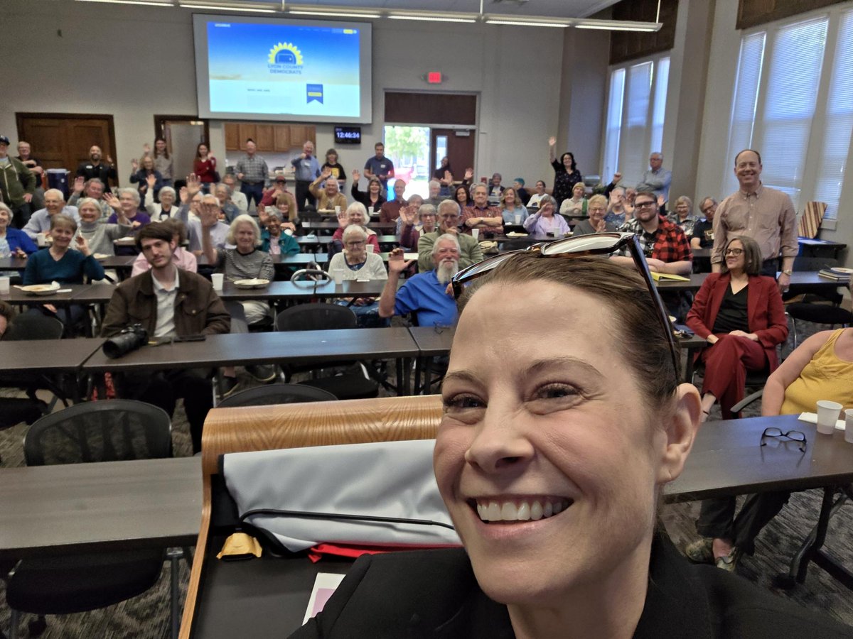 ElectJenDay's tweet photo. The enthusiasm in Pratt and Lyon Counties this weekend was outstanding! Jennifer would love to visit as many places as possible across the state, so if you know of any events (picnics, parades, community socials, etc.) please reach out to the campaign! https://t.co/1x2tZWz8yY https://t.co/ibGOrK980t