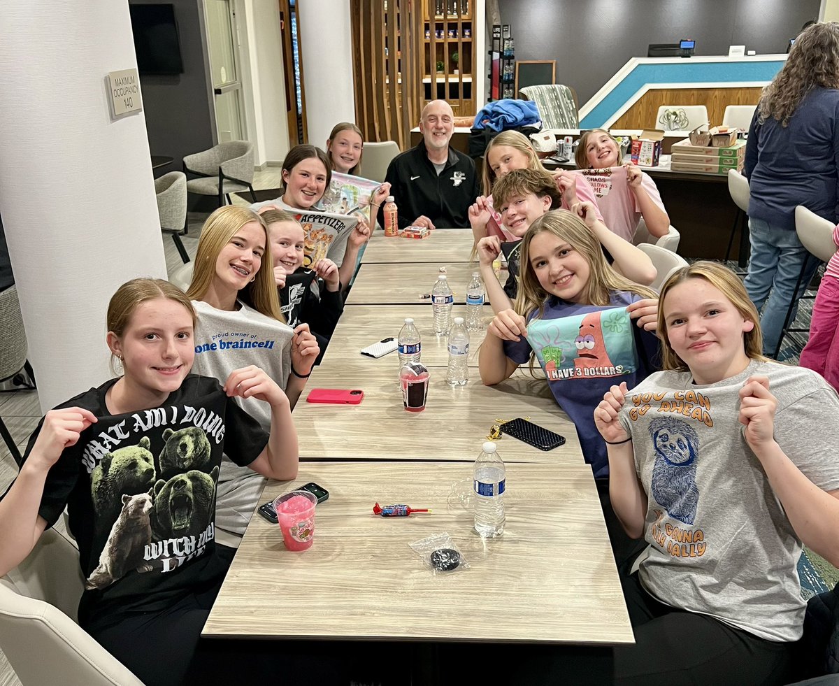 coachbgorman's tweet photo. #ShowcaseBasketball #AAU ⛹🏻‍♀️

Great team bonding night at the 
#PGHGrassrootsintheGemCity

@PGHCircuit @PrepGirlsHoops https://t.co/X0Fx4cu4bS