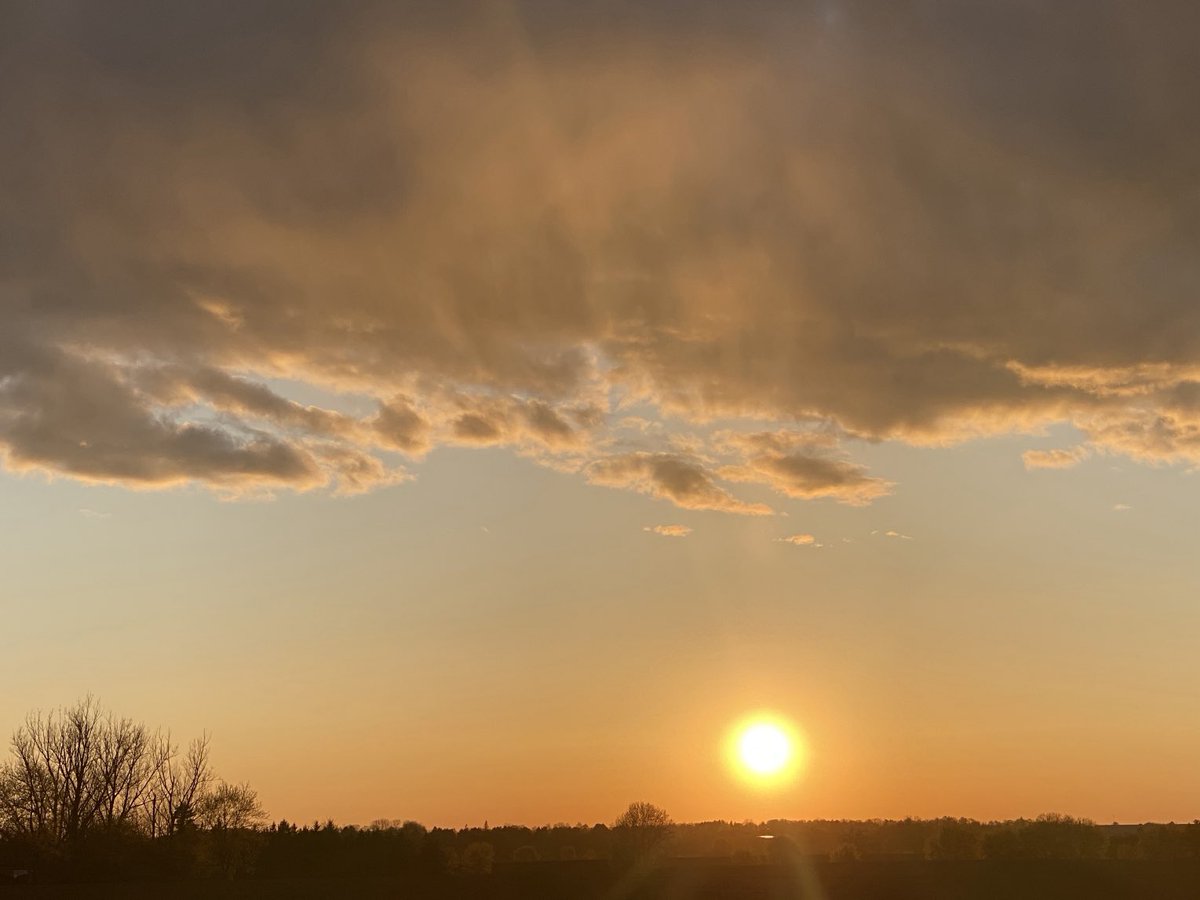 Jdavis_Halton's tweet image. What a stunning evening… even if the sun did show up late and the temps are freezing. #sunset #Ontario ❤️🫶🇨🇦