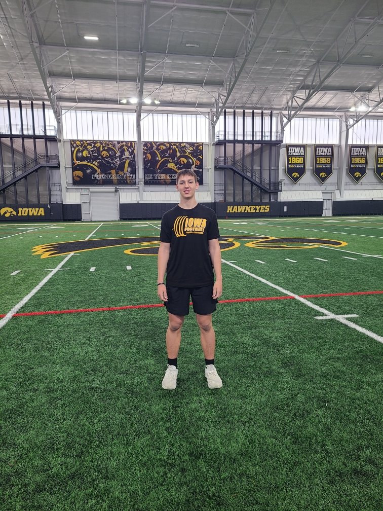 CodyValentine_7's tweet photo. I had a great time today at the Iowa speed &amp; strength camp. I learned a lot from the staff and am looking forward to transfering it to the field.
@TheIowaHawkeyes @HawkeyeFootball #Quarterback #Speedwork #Linebacker https://t.co/sUblmk465H