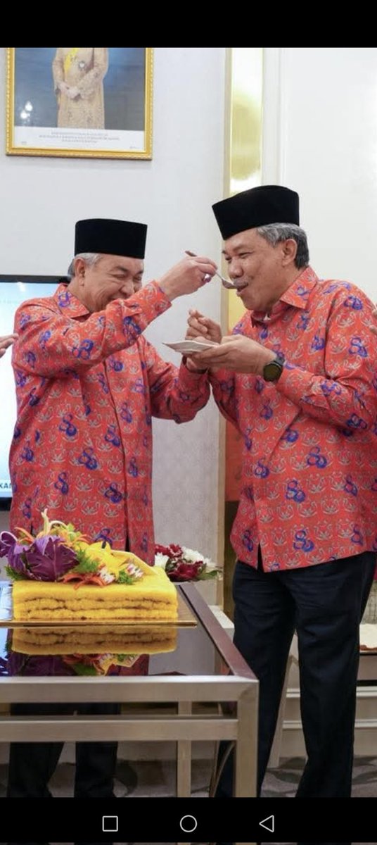 TOKMATCOMMS's tweet image. When SOLIDARITY speaks for itself.

#UMNO-8DEKAD#