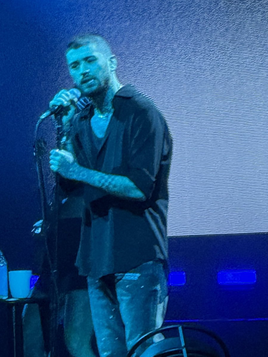Didn’t get to pick a pink hoodie up in Vegas but it finally arrived today. Grateful I was lucky enough to see <a href="/zaynmalik/">zayn</a> during his residency. Here’s to hoping to a tour next year ☺️ Hope you get better soon Zayn!