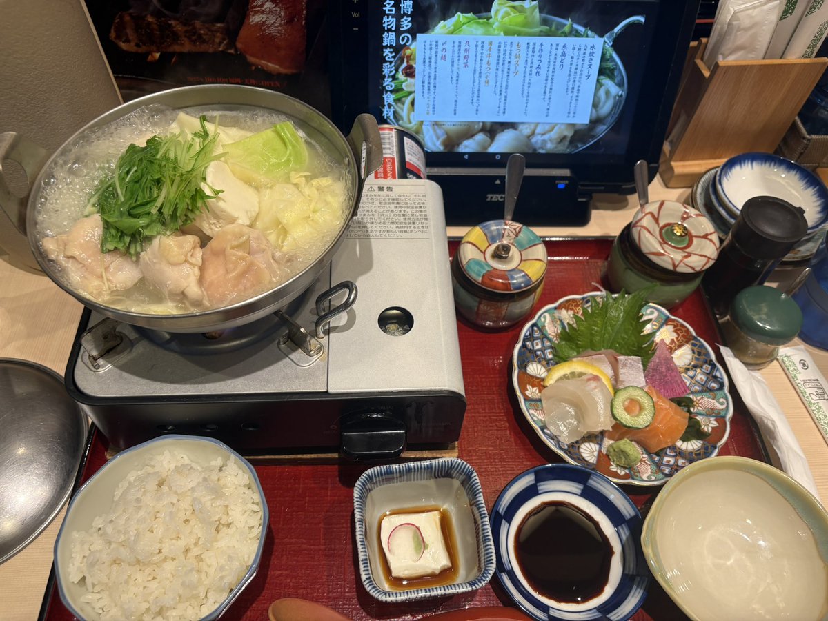 estemanis5's tweet photo. 博多出張終了

一昨日福岡空港、悪天候の為遅延
昨日東京駅、強風の為遅延

GW中と相まってどちらも激混みでしたがなんとか移動できて一安心

こんな時期に出張をぶちこんできた会社にイラつきました

そして今日も朝から出勤
GW関係無し

はぁ癒されたい https://t.co/RVqGsDUYHM
