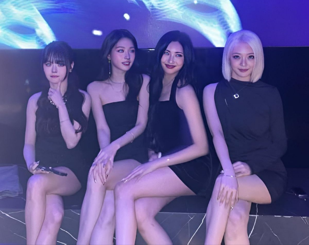 #EVERGLOW's #CODE (EP) has surpassed 2.2 million streams on Spotify.