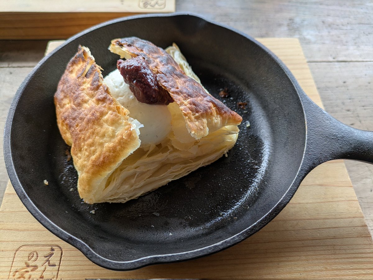 スキレットパイ🥄パイ生地の中にアイス入ってて美味いな✨