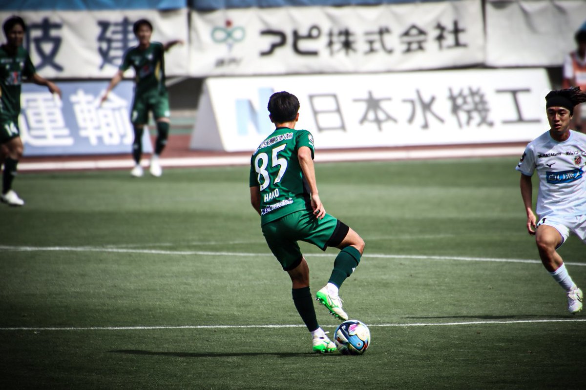 しろ tweet media