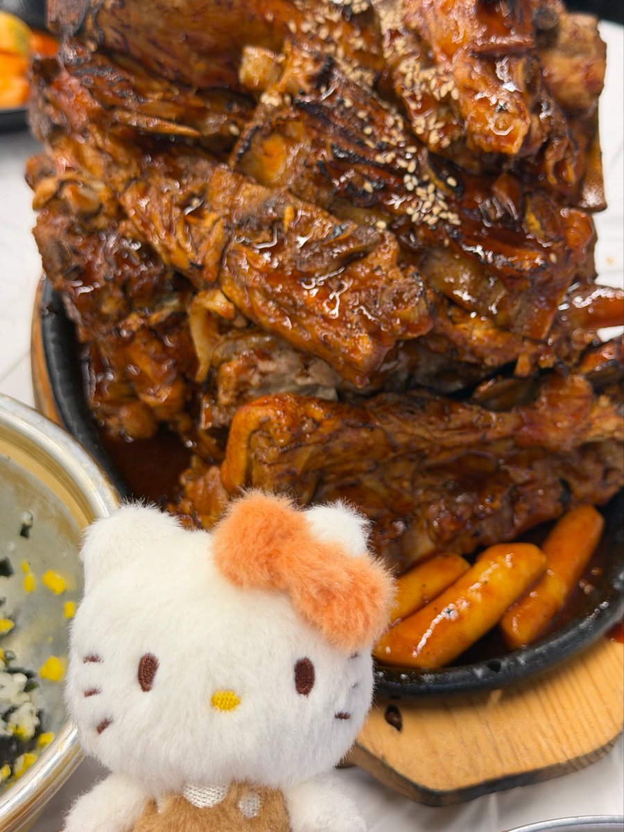 캣 tweet media