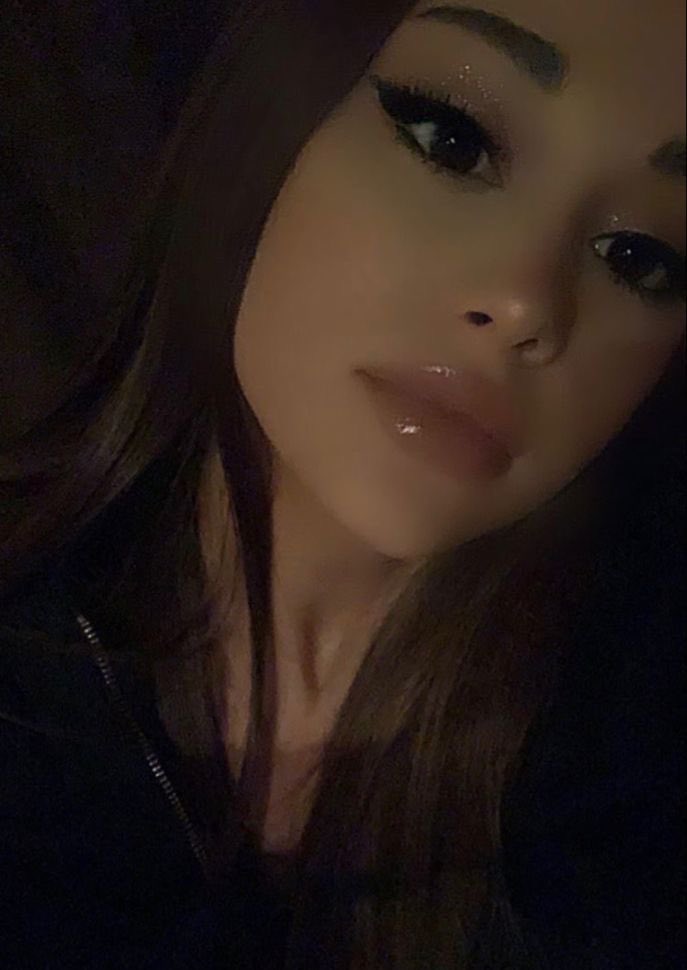 ariana tweet media