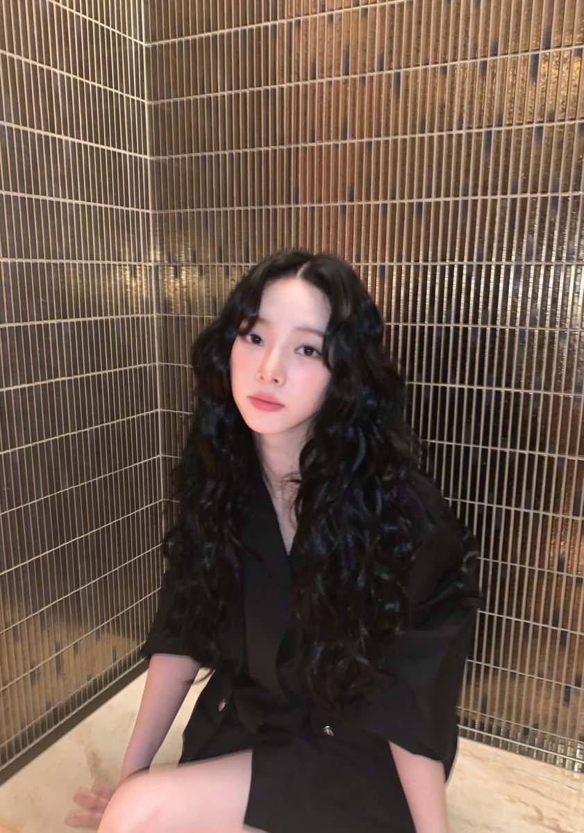 hourly karina tweet media