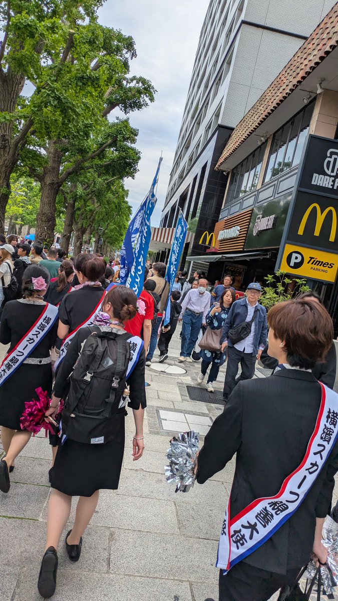 【朝会議】
に、行ってきた。🌅✨

優秀なStaffの皆さんと全然スケジュールが合わないので（笑）オススメされた“横浜BUNTAI”近くでモーニング会議！！

色々と年間打ち合わせもして、現在、シルクセンターでパレード準備中！！

みんなで踊りますよー！！（僕以外。笑）
是非、生中継観て下さーい🙌✨