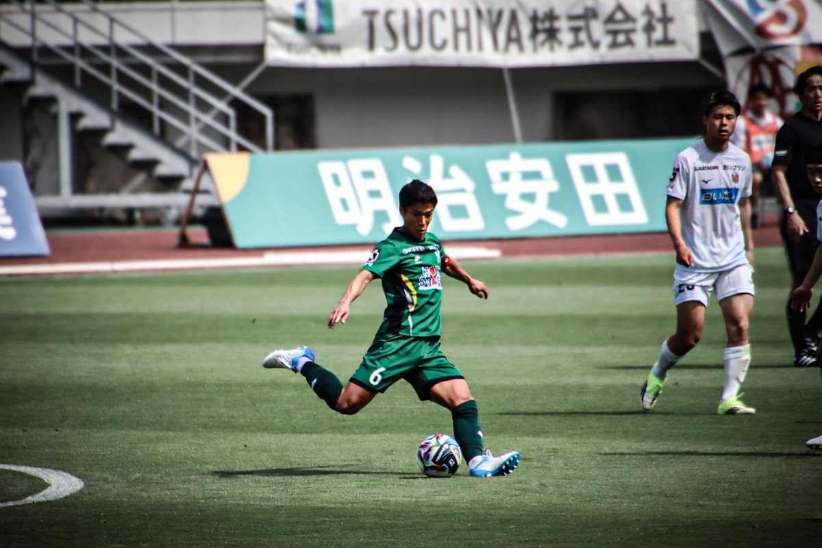しろ tweet media