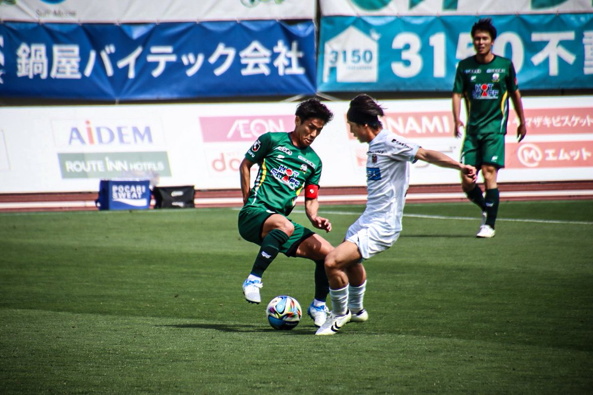 しろ tweet media