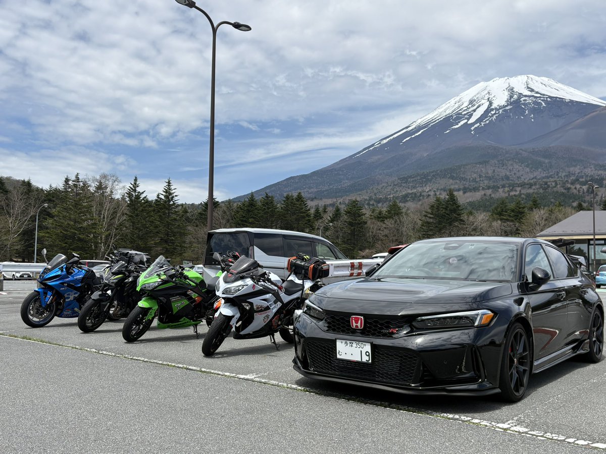 hiroppe626's tweet photo. 森の駅富士山
たくちゃんも来てくれました！ https://t.co/K14aNiKz4G
