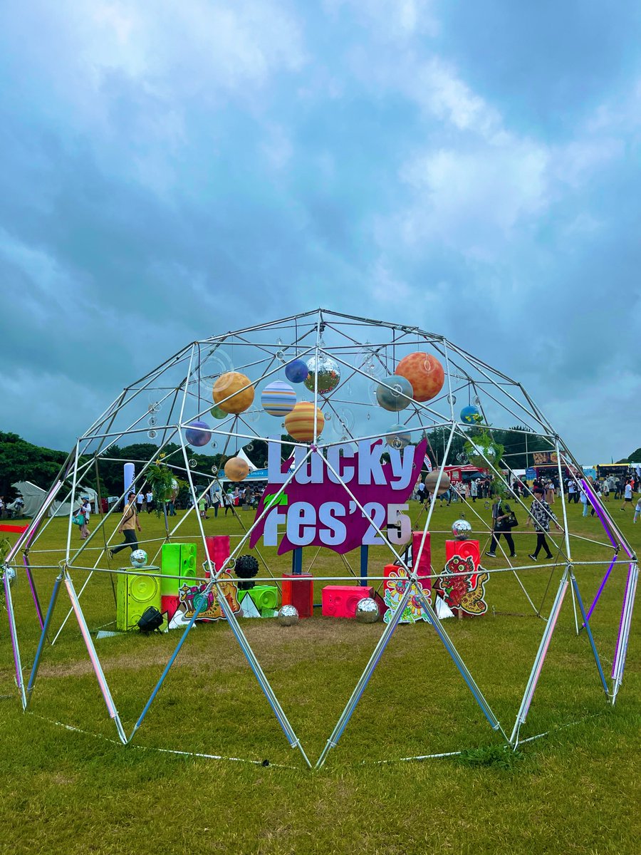 このGWも、あちらこちらで音楽フェスが開催されておりますね。

ライブやフェス飯を楽しんでいらっしゃる方も多いのではないでしょうか🎵

次の大型連休となる夏休みは #LuckyFes が開催🍀

こちらも豪華ラインナップ！
フェス飯！アートがめいっぱい楽しめますので是非🙌
🎫
luckyfes.com/ticket