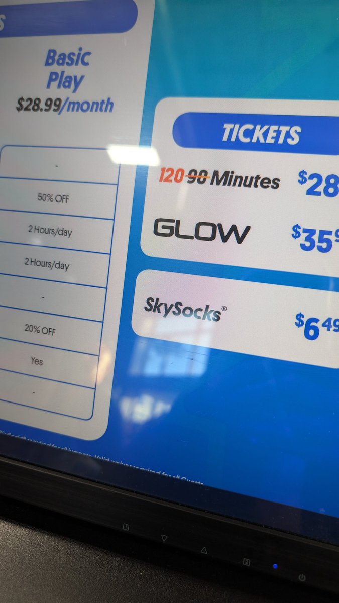 newdumpling's tweet photo. 🚨At @skyzone Chula Vista my group &amp; I were told we couldn't buy 120-min passes--only memberships. Ten minutes later, they sold another person of our group a 120-min pass. This is NOT OK. #Skyzone is misleading &amp; deceptive. Save yourself the headache and take your kids elsewhere https://t.co/1zNsuGyTXD