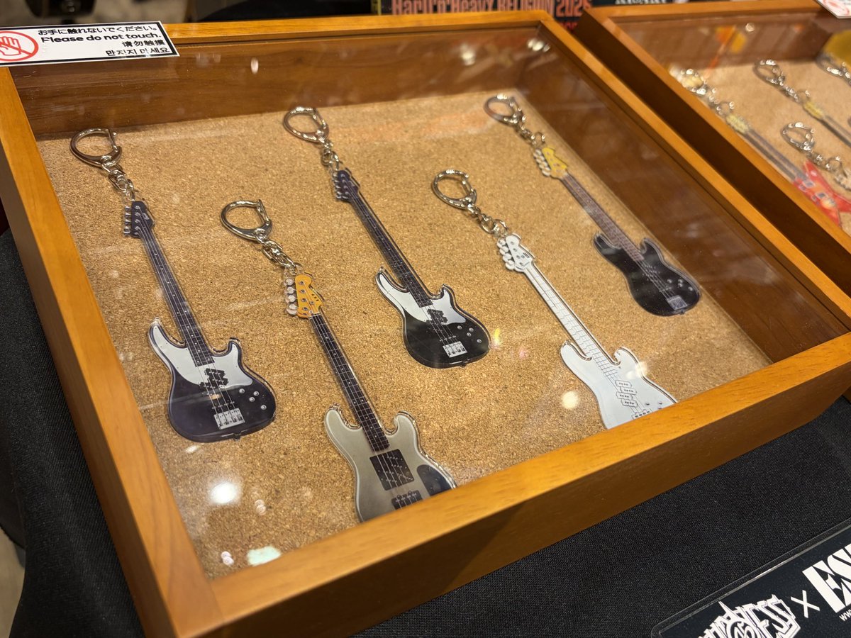 espcustomshop's tweet image. 【#LOUDNESS × #ESP POP UP SHOP】開催中🚩

特製アクリルキーホルダーサンプル展示中❗️

歴代のシグネチャーモデルがアクキーに！！
ファンにはたまらないアイテムになってます🔥

絶賛ご予約受付中✨

#espguitars #killerguitars #推し活
