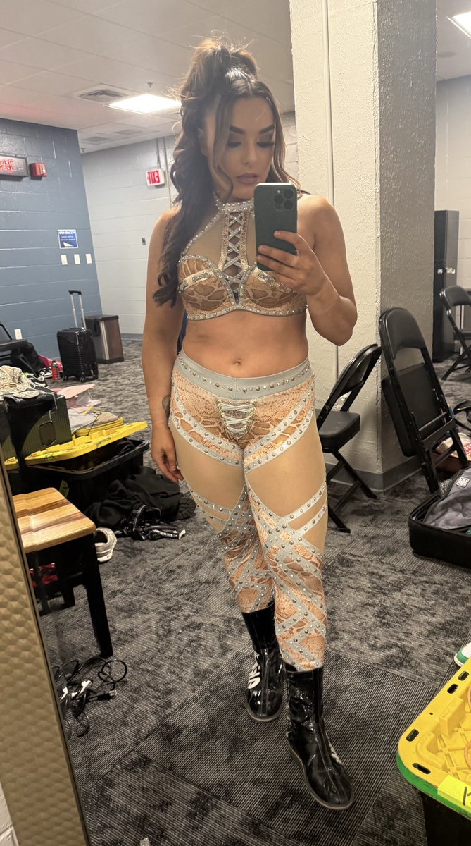 DeonnaPurrazzo's tweet image. We love a full length locker room mirror 👁️