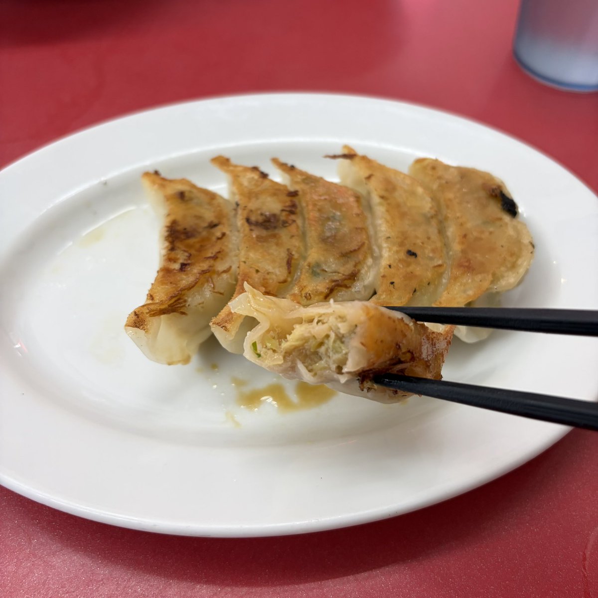 chatnoir690's tweet photo. 初大新‼️
半チャーハンと餃子🥟

#中華大新鎌倉店
#ランチ
#鎌倉
#カマクライフ https://t.co/vBnwnhkOMZ