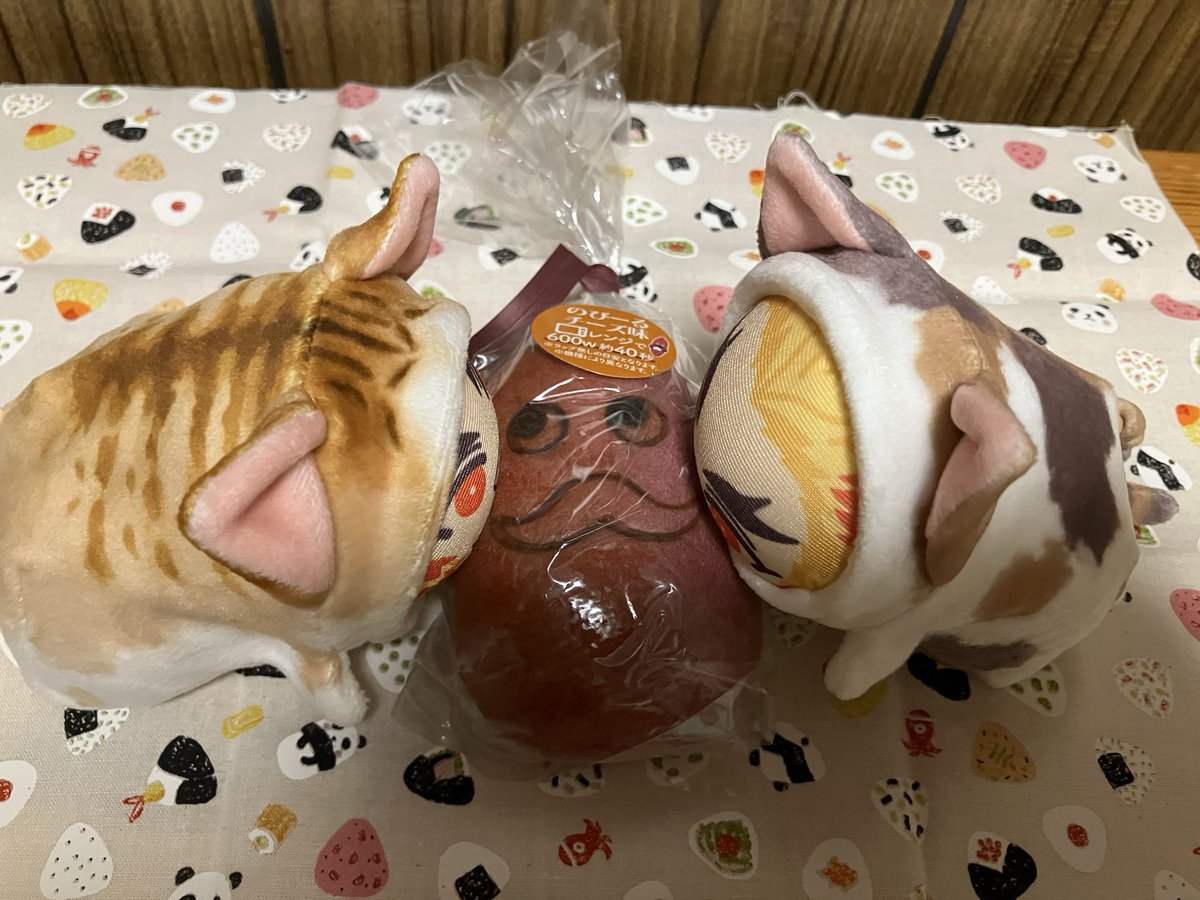 まんじゅろうさんが「ぜったいにこれ！」とガン見していた「やきえもんぱん」

「こんにちは！」「いただきます！！」
いもあんに🧀入りでうまでした😋
