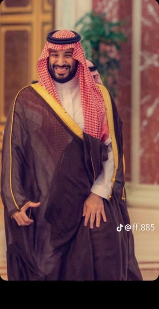 يا ولد سلمان للهيبه علامه

هيبة الحكام من عصر الجدودي

حاكمٍ ساسه على عزّ وفخامه

يقدح من الراس مقداح الزنودي
#جاور_السعودية_تسعد 
🇸🇦🇰🇼🇸🇦🇰🇼