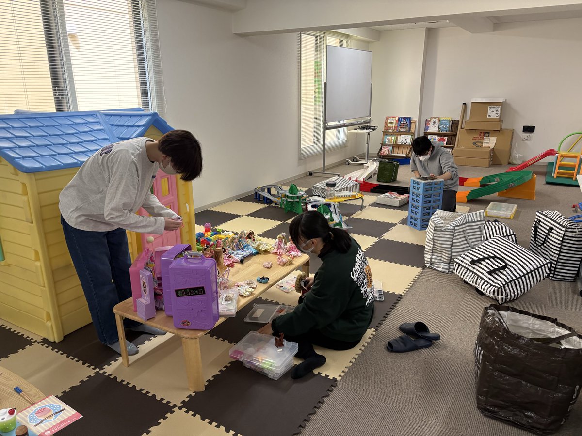 asopro_ebetsu's tweet photo. 本日13時からココルクえべつであそびの会を開催します。
今日もおもちゃをたくさん用意しました！
ぜひ遊びに来てくださいね！
 #えべつあそび場創造プロジェクト
 #あそプロ
 #あそびの会
 #ココルクえべつ
 #江別
 #トミカ
 #リカちゃん
 #ボードゲーム
 #ミニ四駆 https://t.co/mt0aJ63Zd8