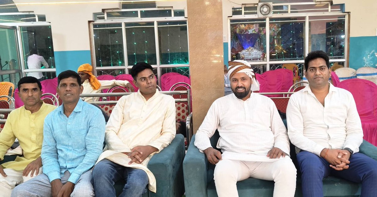 vivekkgr92's tweet photo. “बीती रात करगहर में साथी ओमप्रकाश कुशवाहा जी की बहन के विवाह समारोह में सम्मिलित होकर शुभकामनाएं दीं।
#Mukeshsahani #ErVivekKushwaha #Vivekkushwaha #Er_Vivek_Kushwaha #Er_Vivek_Singh_Kushwaha #vipparty @vippartyindia
@AmitShah @HMOIndia @narendramodi @PMOIndia @JPNadda @NitishKumar @UpendraKushRLM @yadavtejashwi @TawdeVinod @samrat4bjp @sonofmallah @iChiragPaswan @RahulGandhi @SoniaGandhi_FC @aajtak @AshokChoudhaary @BiharTakChannel @Jduonline @LalanSingh_1  @News18Bihar @nitin_gadkari @News18Bihar @NewsNationTV @ABPNews @abpbihar @ZeeBiharNews @News_Haat @janSurajKSath @pappuyadavjapl @Mayawati @ArvindKejriwal @SushilModi @tarkishorepd @BiharTakChannel @myogiadityanath @kharge 
@NitinNabin @sanjay_saraogi