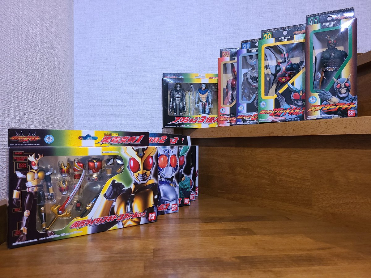 padiru's tweet image. #仮面ライダーアギト
ゴールデンウィーク中に映画『アギトー超能力戦争ー』観に行くぞ！めっちゃ楽しみ♪テンションあがったので25年ほど前に買ってダンボールにいれて封印(未開封放置)してたフィギュアをだしてきた☺️