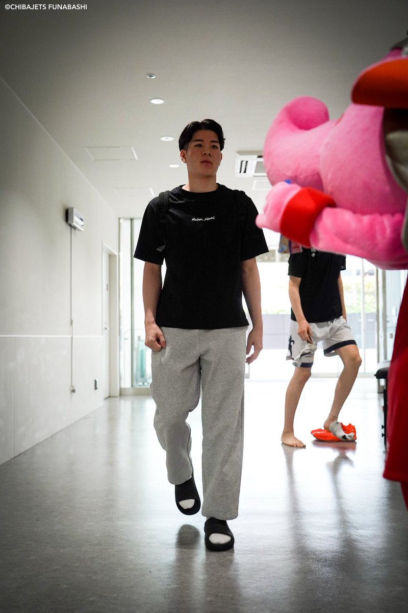 CHIBAJETS's tweet photo. 🚶🏻👀🐘📸

#千葉ジェッツ #瀬川琉久 https://t.co/k2bCi6YWOh