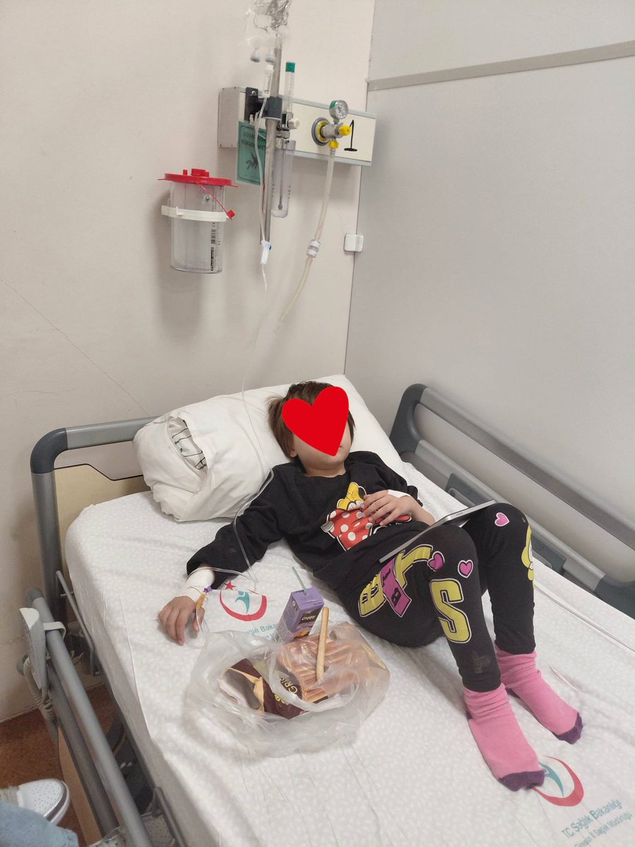 ekinoks28's tweet photo. Doğuştan hücre enzimlerindeki bir eksiklik nedeniyle zihinsel engelli kalan bu ikizlerimizin, hasta bezi, tahıllı mama ve temel ihtiyaçları için yardımlarınıza acil ihtiyaç var arkadaşlar. Anneleri 5 çocuk ile tek başına hayat mücadelesi ediyor. 100 lira bile çok kıymetli. 🤲 https://t.co/KpgeADaQXR