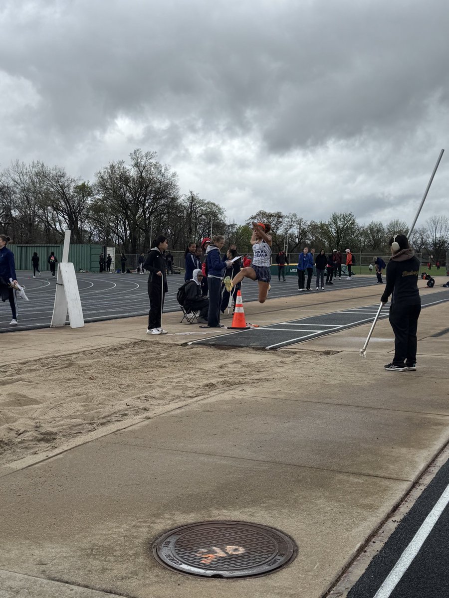 LailaFlowers27's tweet image. Jumper! #trackandfield @MizzouTFXC @BYUTFXC @CycloneTrackXC @EUEaglesXCTF @NCAATrackField @Wolfpack_TFXC #coaches