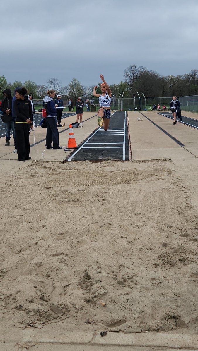 LailaFlowers27's tweet image. Jumper! #trackandfield @MizzouTFXC @BYUTFXC @CycloneTrackXC @EUEaglesXCTF @NCAATrackField @Wolfpack_TFXC #coaches