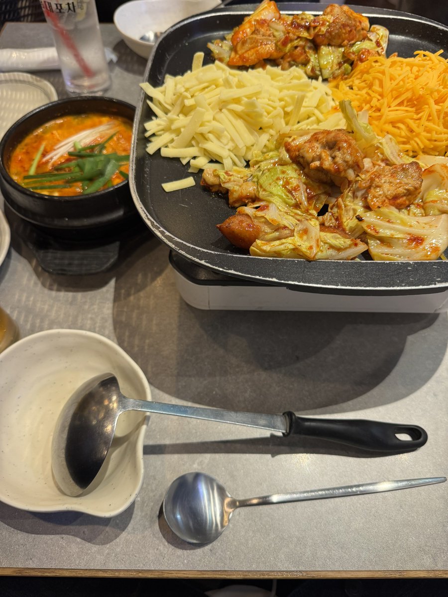__ossho's tweet photo. 仙台到着！
腹減ったから近くの通りの韓国料理屋来た！ https://t.co/VFX28yLdYn