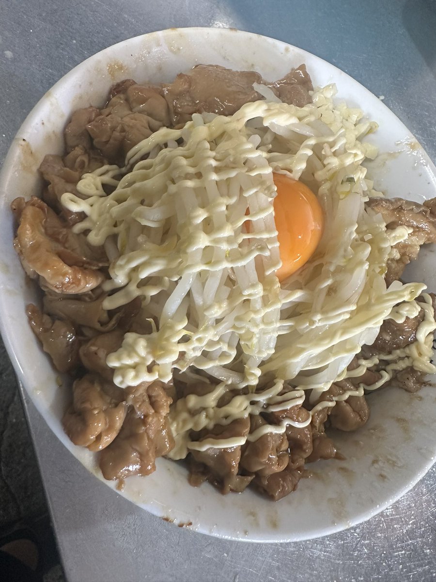 おはようございます！
麺でる多摩センター店です！

11:00〜15:00
17:30〜22:30

天城黒豚ホルモンのスタミナまぜ麺🔥
限定Cお願いします！
トッピング通常通りです！
マヨネーズ抜き出来ます！

50，100円玉使ってください！

お願いします！
