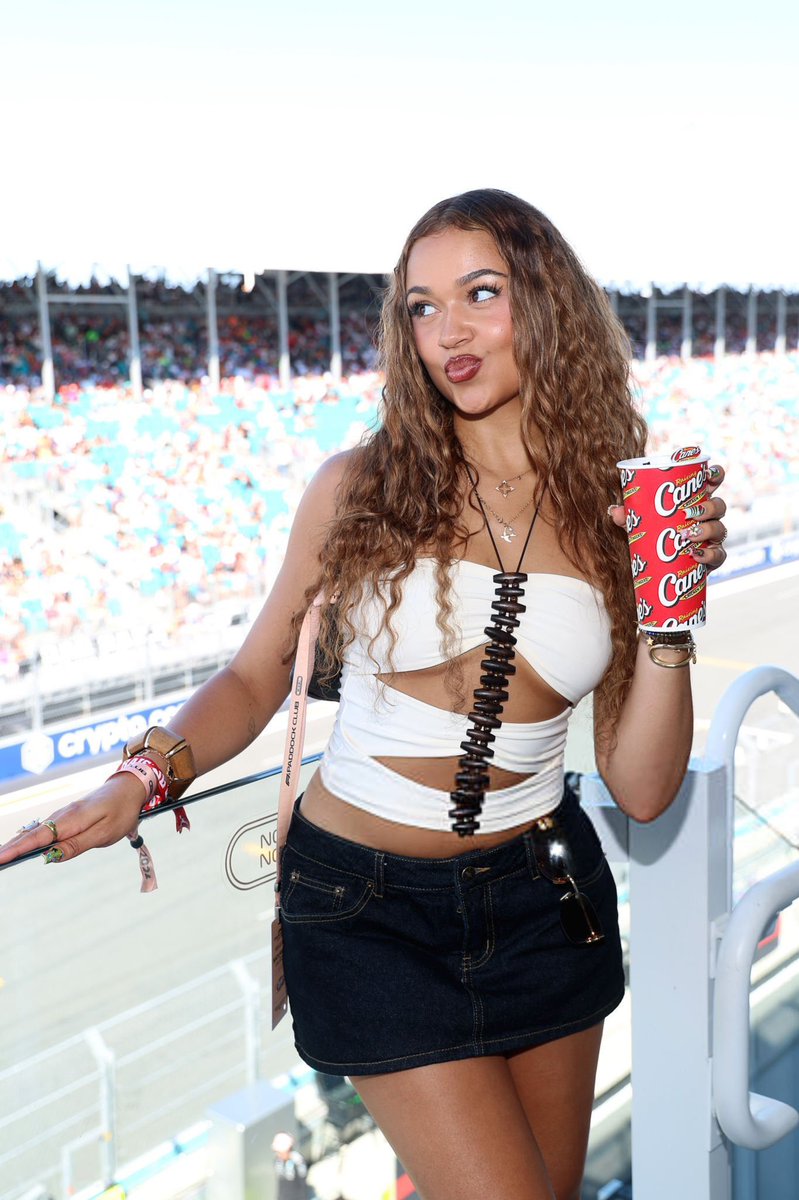 maddie ౨ৎ tweet media