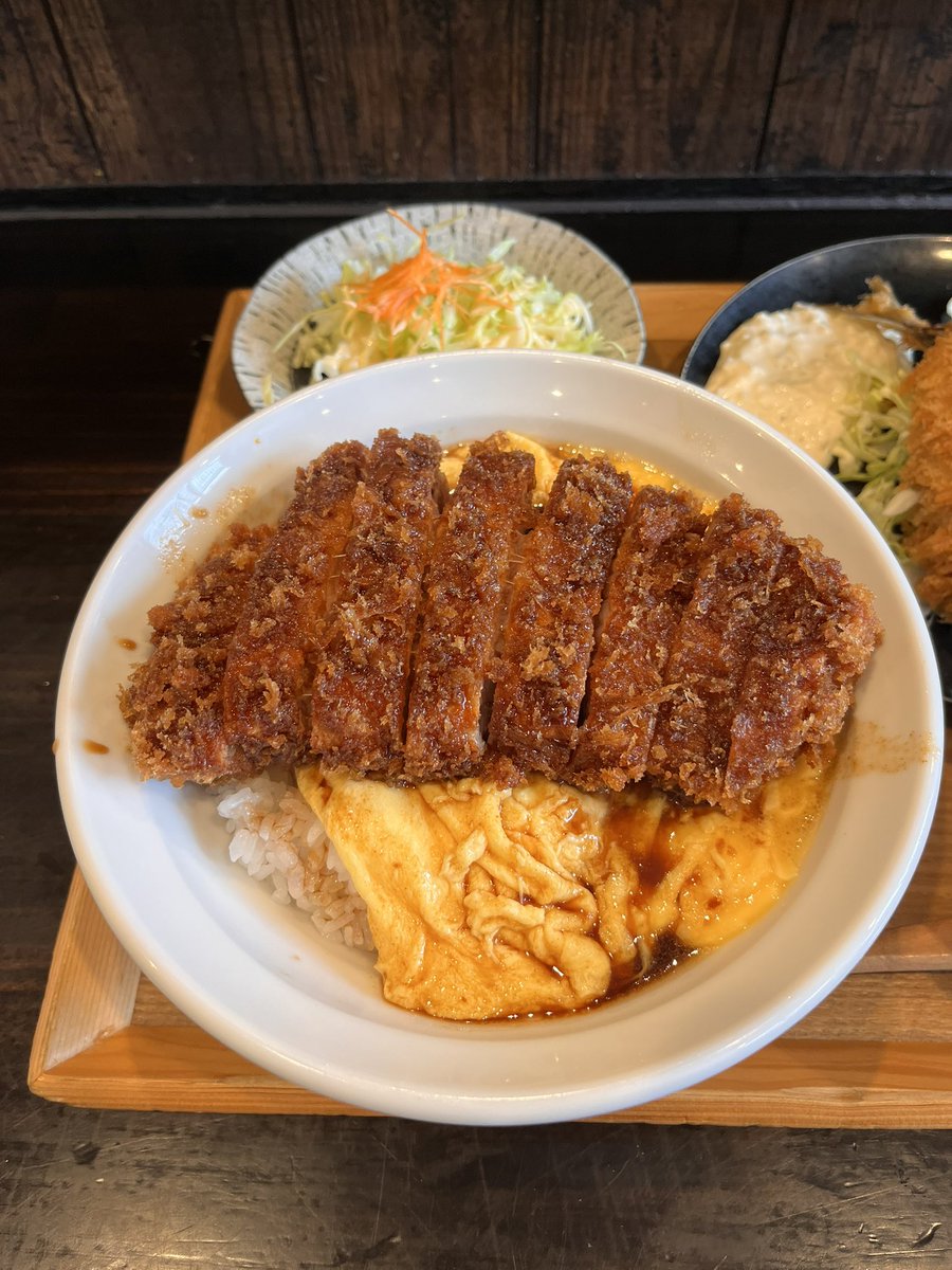 大切な日なのでね…
さて、原宿向かうかな。
#またカツ丼食べてる