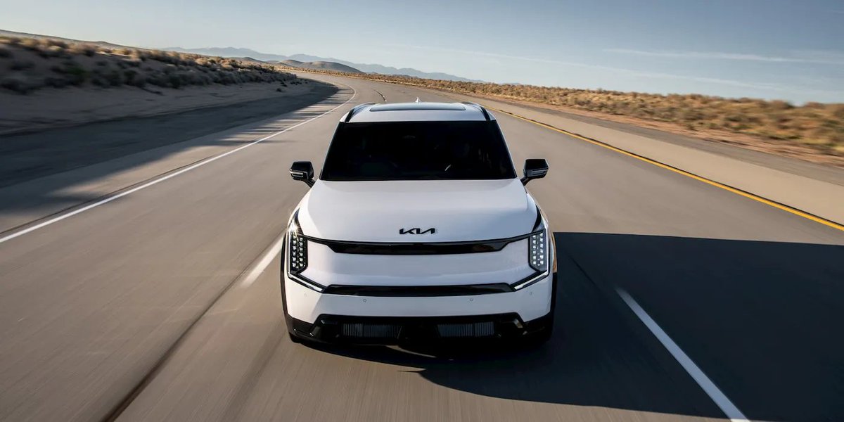 DrFredWu's tweet image. #Kia sold just over 72,000 vehicles in the US last month. While that’s down 3.3% from April 2025 before the industry changes took effect, Kia is still on a record-setting pace in 2026.