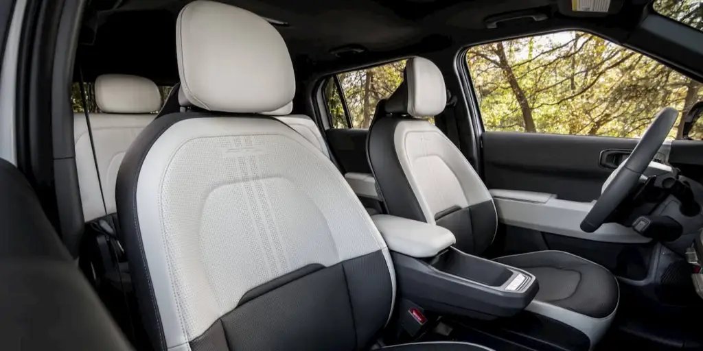 DrFredWu's tweet image. #Kia sold just over 72,000 vehicles in the US last month. While that’s down 3.3% from April 2025 before the industry changes took effect, Kia is still on a record-setting pace in 2026.