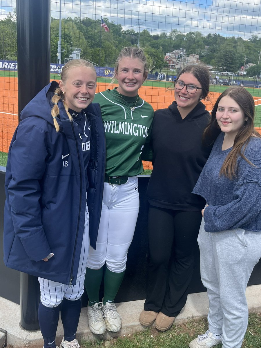 CincyDoomTowe's tweet photo. Former Doomers reunite during their collegiate careers 💙🩵 https://t.co/3umiKQWPgp