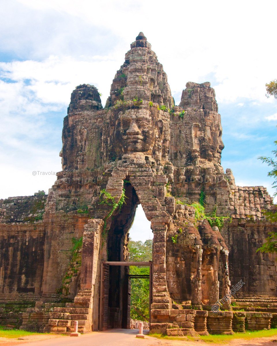 Travolax | Always Traveling tweet media