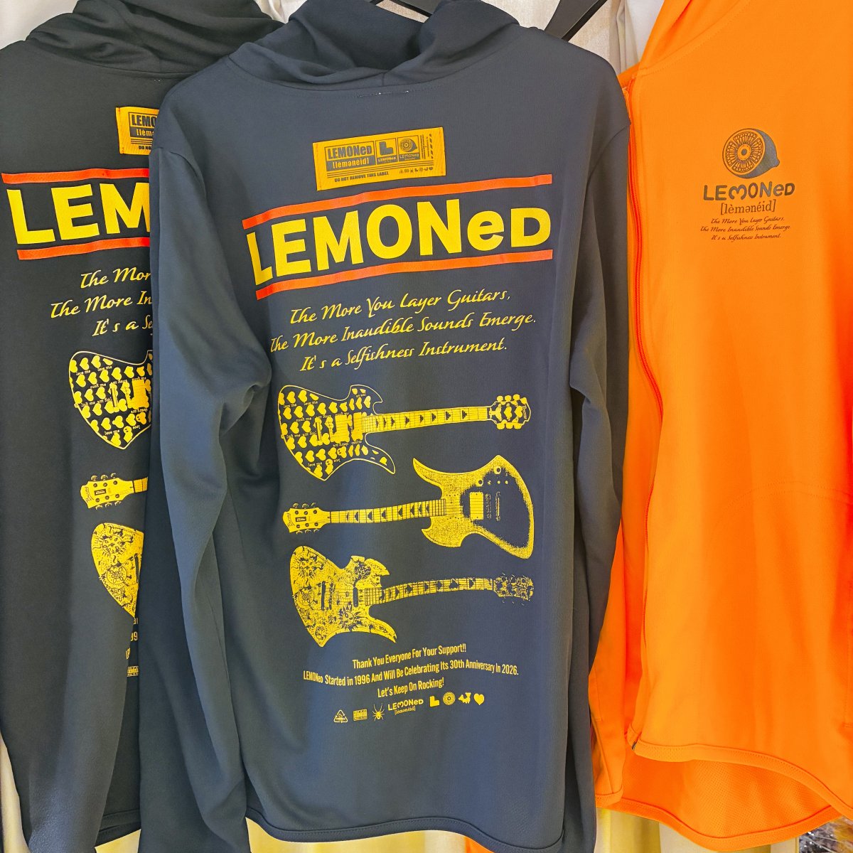 Laforet_H's tweet photo. B1F レモネードショップ 新商品！！！: 本日はみなさんにとって特別な日だと思います。
そんな特別な日に本日発売の新商品のご紹介です！
それがこちら！！

ドライジップアップパーカー/SelfishInstrument
色はブラック　ネイビー　オレンジの３… https://t.co/LI7RdsvnEM https://t.co/wx4cyuuygV