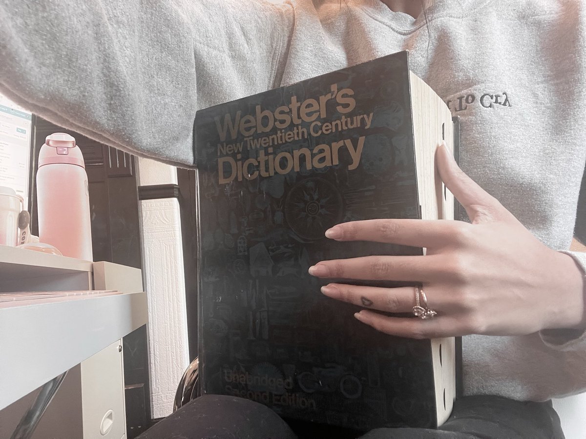 ChloeNiccole's tweet image. just #reading my #dictionary