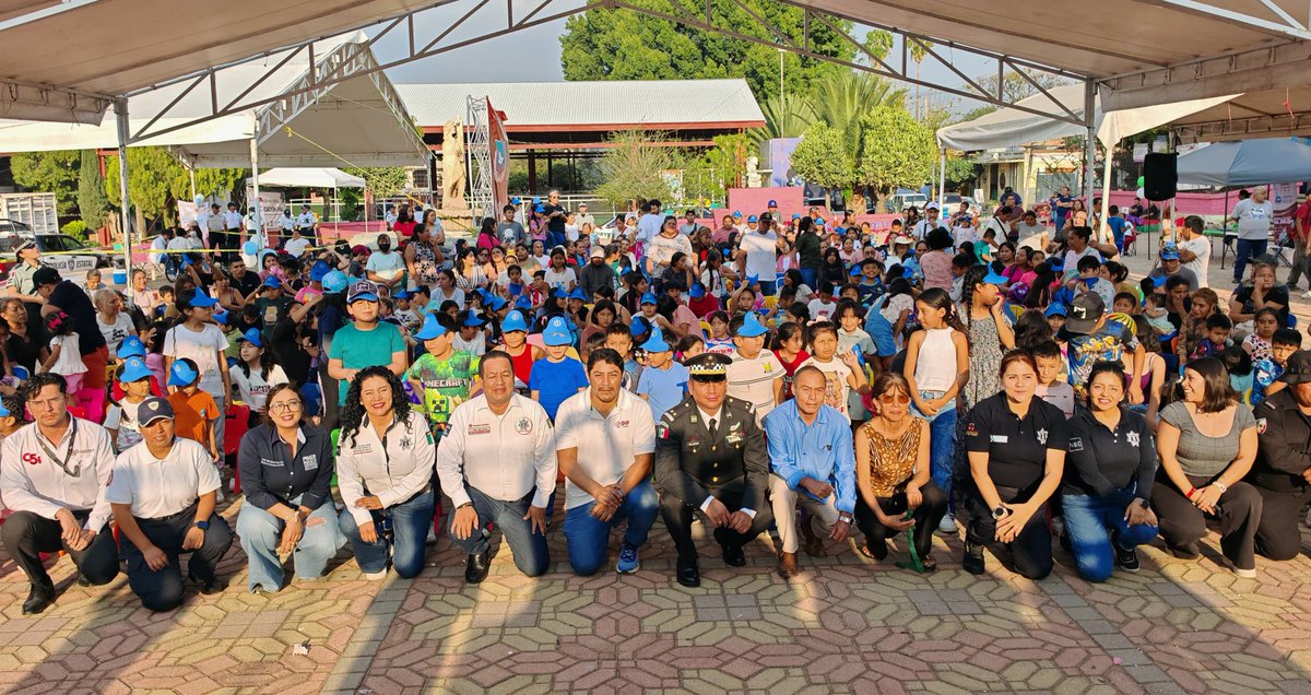 ToryLopezS's tweet image. Encabezados por nuestro Secretario @FelixQuirozJ y Directivos de la @SSPC_GobOax participamos en el Día Azul por una Infancia Feliz 💙👧🏽🧒🏽 en la explanada de la Agencia Municipal de San Juan #Chapultepec 📍en la ciudad capital.

Promovimos la cultura vial 🚦 y el respeto a las