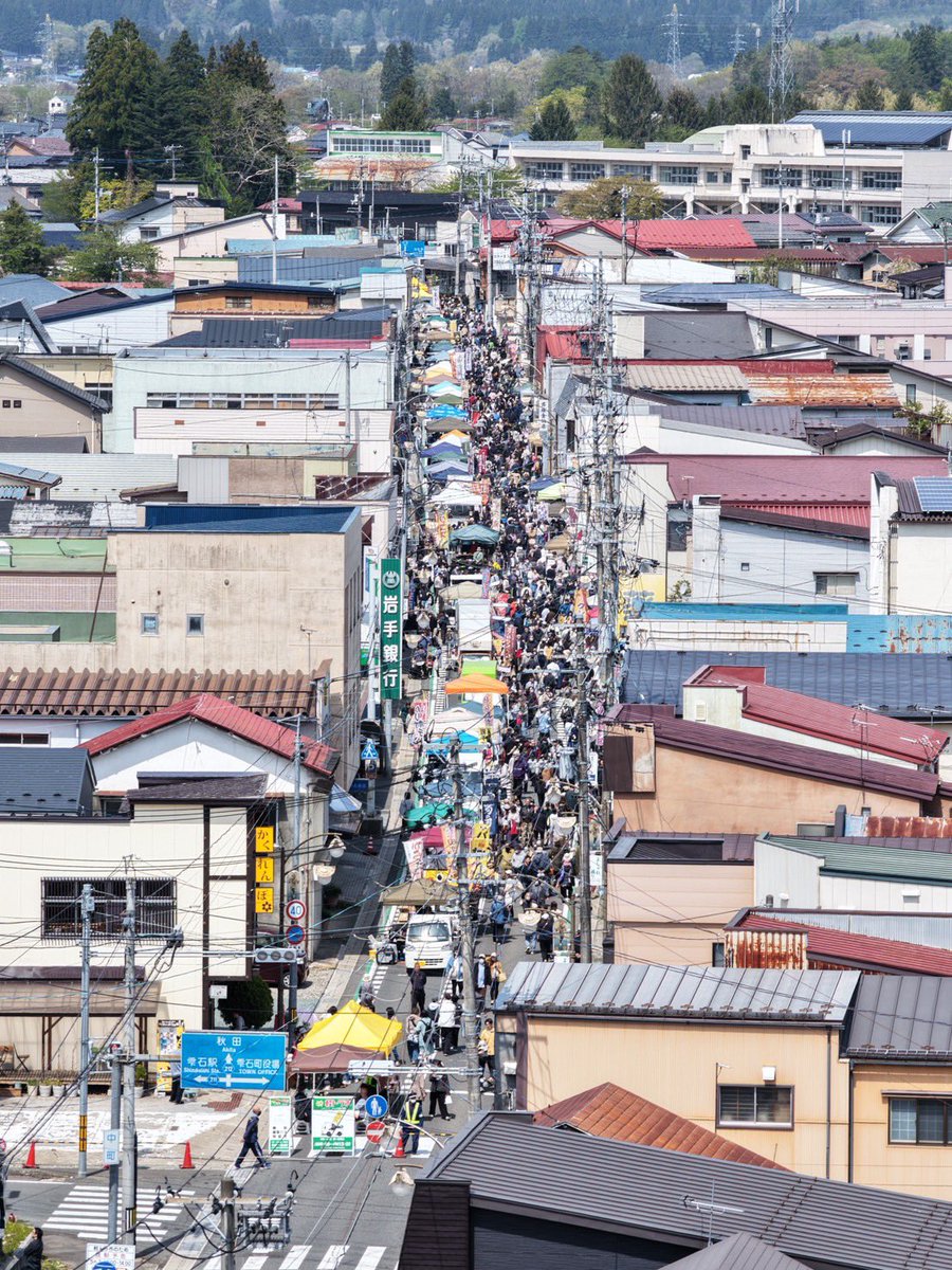 【終了しました】大脚立。 カーポートに登れて軽四に積載可。大幅値下げしました。 脚立で撮りました。