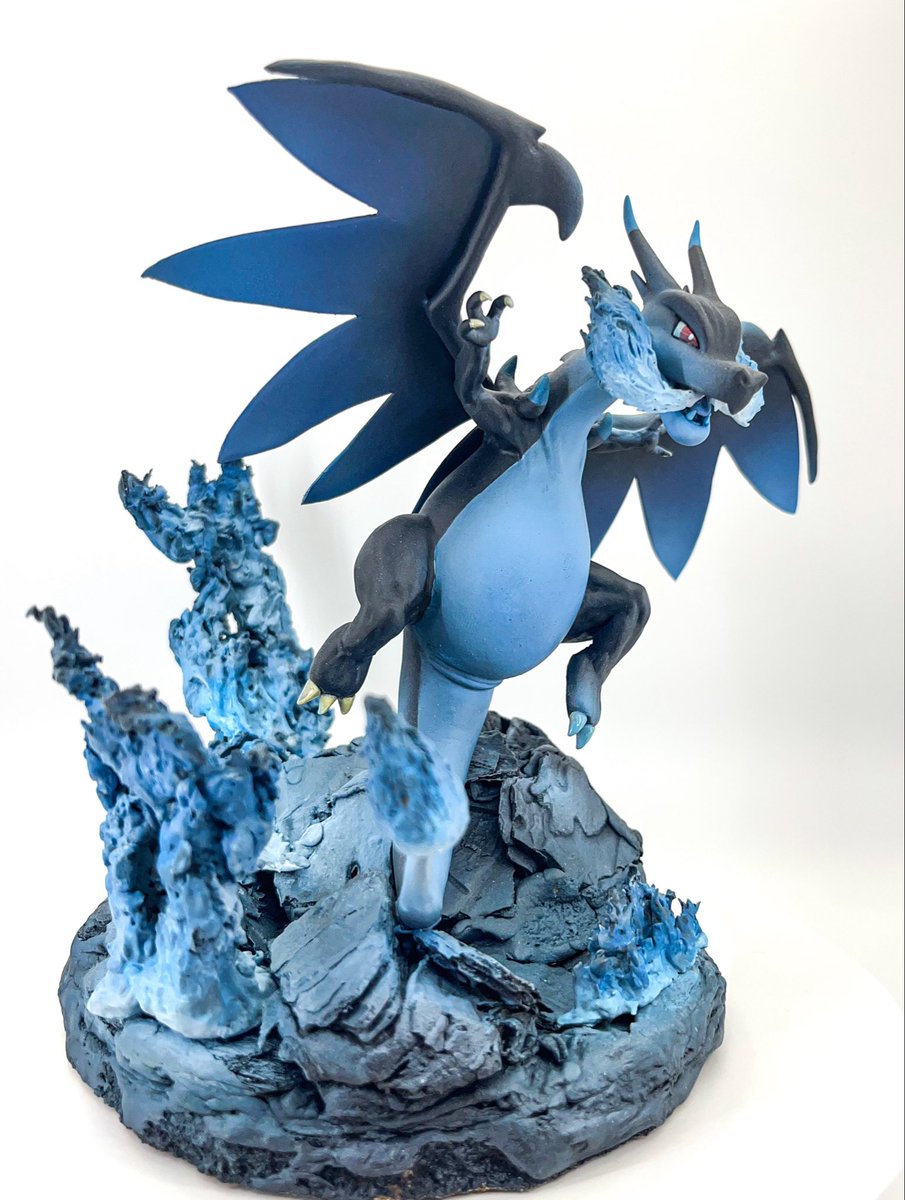 #ゴールデンウィークSNS展覧会2026
100円粘土でポケモン作ってます
気づいたらドラゴンばっか作ってる気がする。皆さんはどっちの黒竜が好きですか？