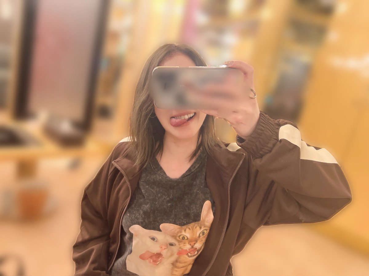 gh_sara81's tweet photo. 足の甲に携帯落としたとこが未だに
歩く時、何するにもいてぇんだが？(口悪い)
マットもぎこちないんだが？なんこれ？ https://t.co/2ChS0UNvbI