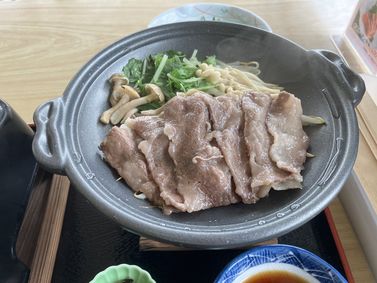 TeihenWalker's tweet photo. ちょっと早いけど
昼食は佐渡牛

 #佐渡歴史伝説館 内にある
レストラン
 #夕鶴

佐渡牛 極み膳 https://t.co/rOor7bQLd2