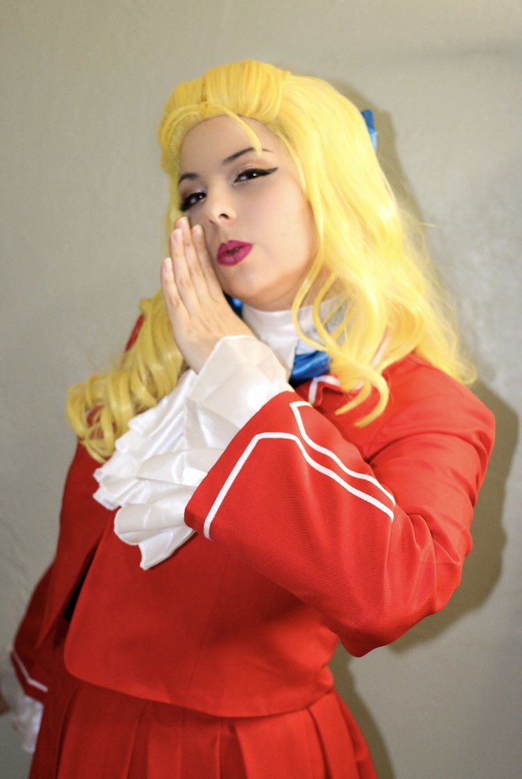 Hooded_woman's tweet image. I’ve been sharing so much of my fighting game cosplay, here’s another one! 
Karin from Street Fighter! While I’ve done a lot of Street Fighter cosplay, I had the most fun in Karin! Her attitude and sass really was so fun to bring to life! 

#karinkanzuki #streetfighter #cosplay