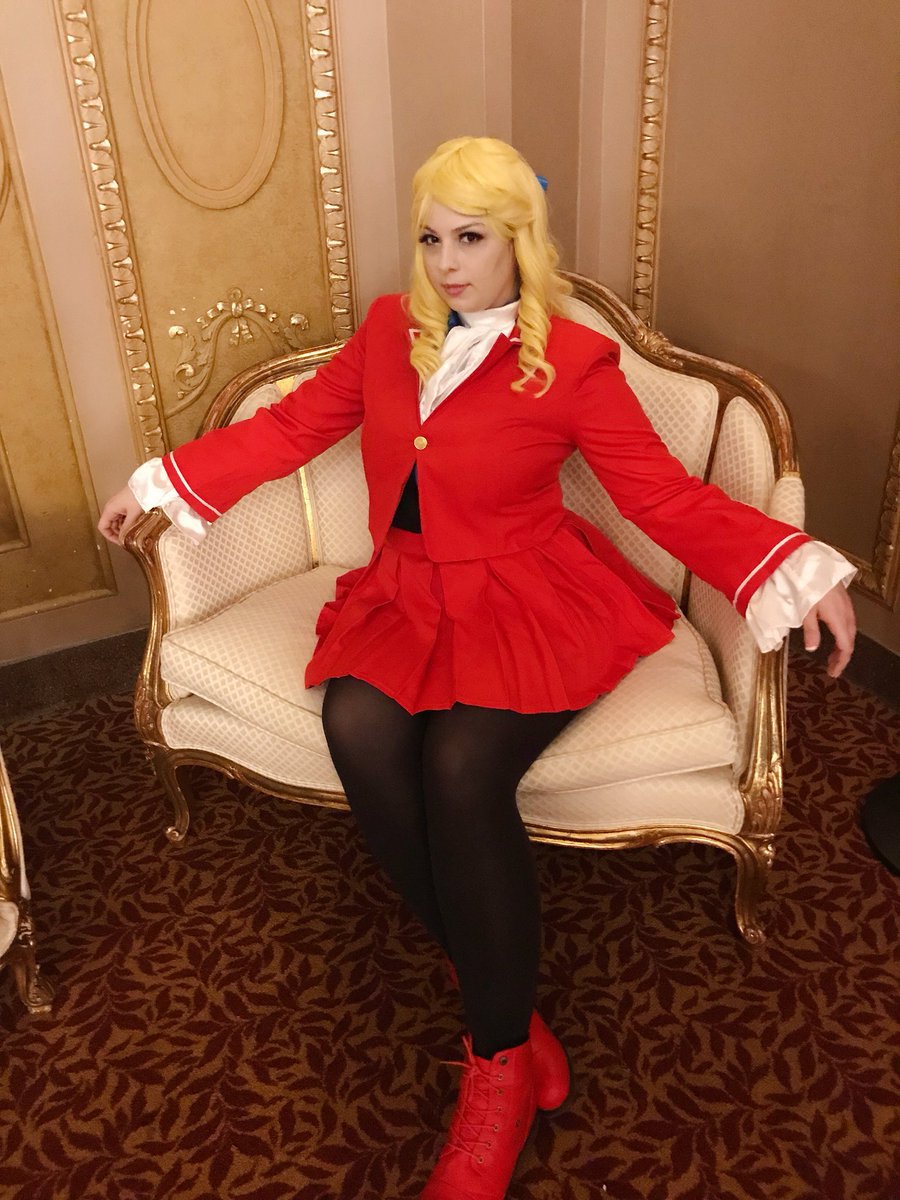 Hooded_woman's tweet image. I’ve been sharing so much of my fighting game cosplay, here’s another one! 
Karin from Street Fighter! While I’ve done a lot of Street Fighter cosplay, I had the most fun in Karin! Her attitude and sass really was so fun to bring to life! 

#karinkanzuki #streetfighter #cosplay
