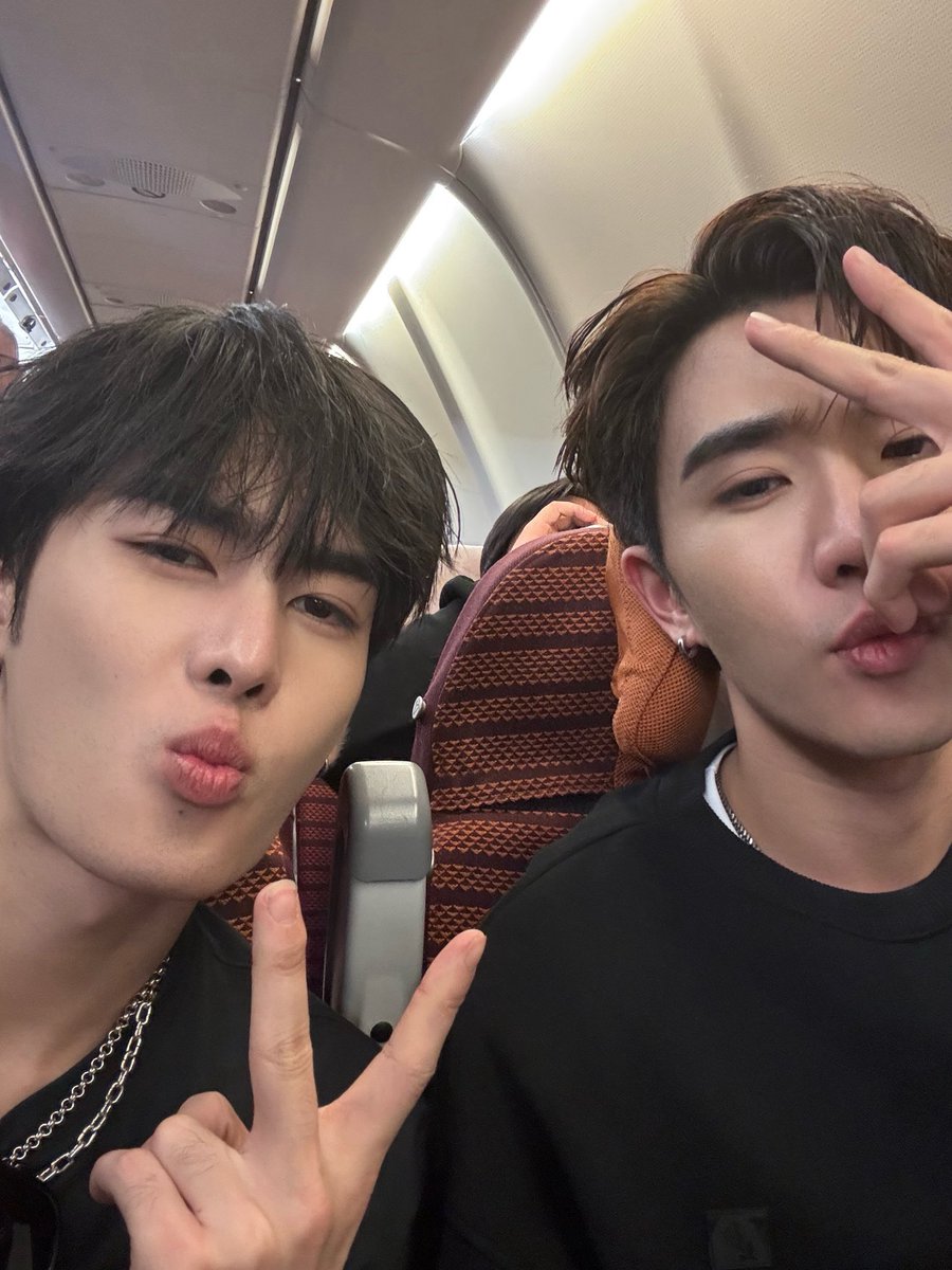 Age - เพิร์ธ ศิวัช 🖤🖤 active on Saturday tweet media